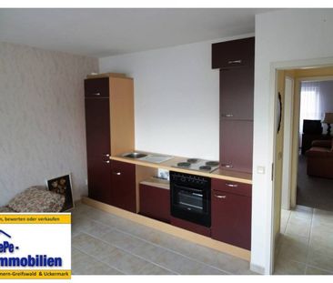 Schöne, helle 1-Raumwohnung mit Einbauküche + PKW-Stellplatz - Photo 2