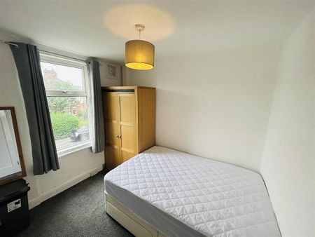 3 bedroom terraced house to rent - Photo 4