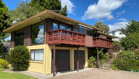 Spacious Family Home - Photo 2