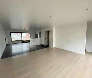 Ruime woning met 4 slaapkamers en terras in centrum Tielt - Photo 2