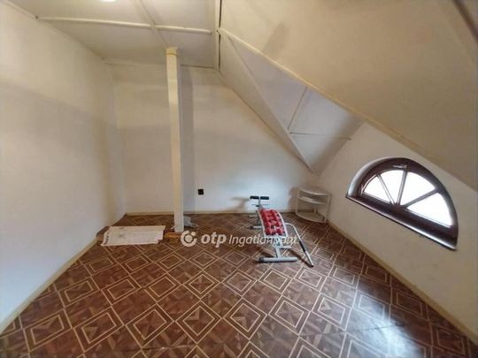 Kiadó átlagos állapotú ház - Nyíregyháza - Photo 1