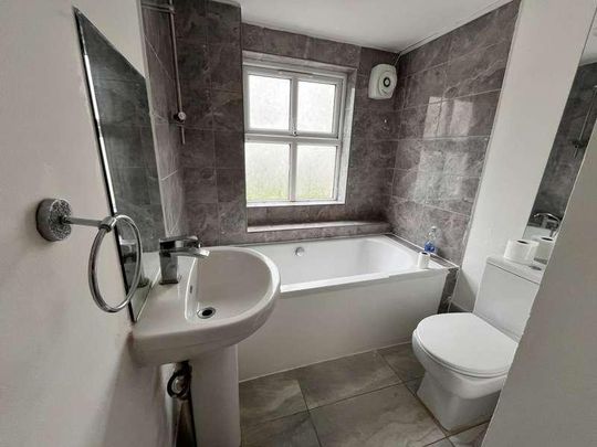 Bath Road, Bournemouth, BH1 - Photo 1