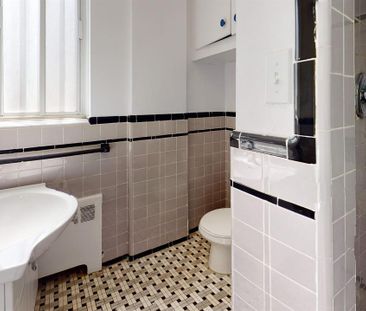 STUDIO SPACIEUX AVEC VUE SUR UN LUXURIANT JARDIN PRIVÉ !! - Photo 2