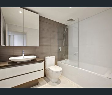 Private Leafy Outlook - Stunning, modern 2 bedroom plus study apart... - Photo 5