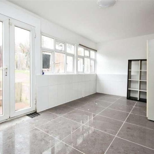 Willingale Road, Loughton, IG10 - Photo 1