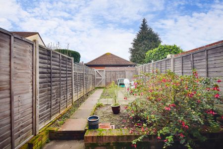 2 bedroom end terraced house to rent, - Photo 2