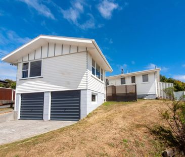 23A Diane Grove, Paparangi - Photo 1