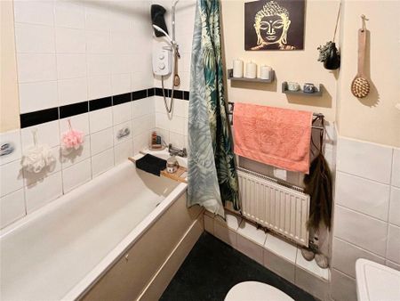 2 bedroom terraced house to rent - Photo 2