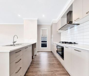 Family Home in Tarneit - Photo 2