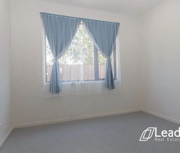 “Modern Townhouse Near Austin Hospital” - Photo 3