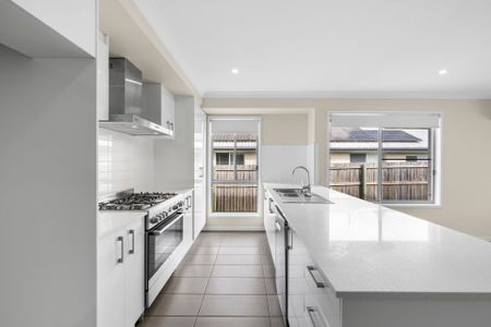 Modern Family Living in Desirable Willow Vale – Stylish 4-Bedroom Home at 48 Cassidy Crescent with Double Garage! - Photo 3