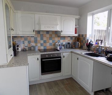 2 bedroom terraced house to rent - Photo 4