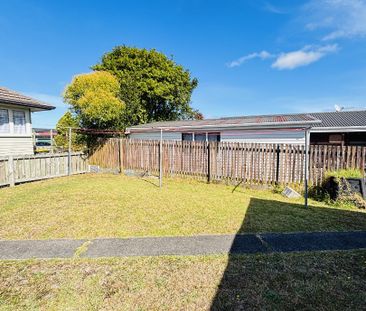 Te Atatu South – 2 Bedrooms - Photo 2