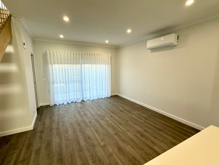 BRAND NEW 2 BEDROOM TOWNHOUSE - Photo 3