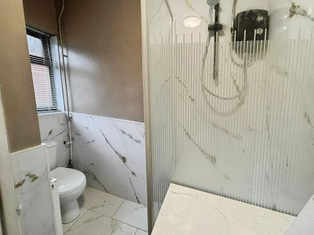 2 bedroom end of terrace house to rent - Photo 5