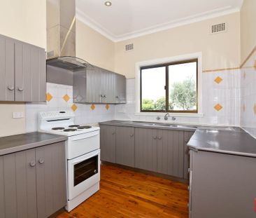 Affordable Three Bedroom Home! - Photo 3