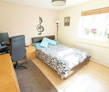 4 bedroom semi-detached house to rent - Photo 4