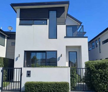 Stylish & Spacious 3-Bedroom Townhouse - Prime Wigram Location - Photo 4