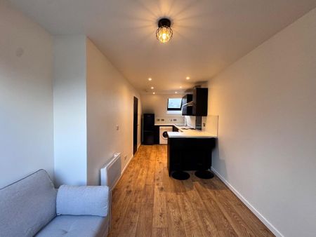 2 bedroom flat to rent - Photo 2