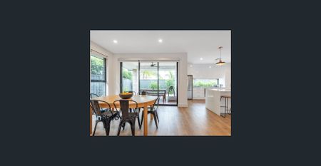 Modern 3 Bedroomed Family Home - Photo 2