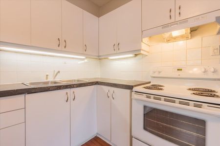 For Lease - 24 Maple Street, Aurora, Ontario - Photo 3