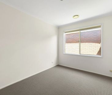 Spacious Family Living in the Heart of Hoppers Crossing - Photo 3