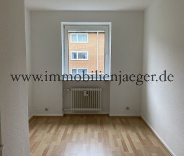 Zwischen EKZ Farmsen und Berner Au - Großzügige Etagenwohnung mit Balkon, Gäste-WC, Vollbad, 1.OG - Photo 1