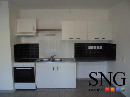 T3 AVEC TERRASSE, JARDIN ET PARKING - Photo 2