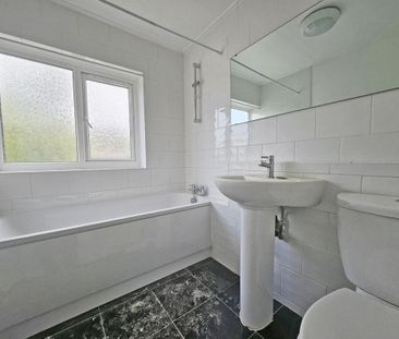 2 bedroom end of terrace house to rent - Photo 5