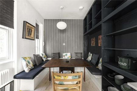 A newly refurbished one bedroom apartment with fantastic roof terrace in Kings Cross. - Photo 3