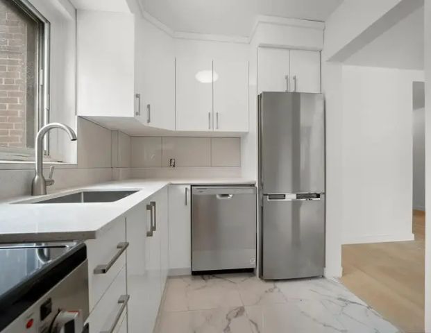 4600 Queen Mary | 4600 Queen Mary, Montreal - Photo 1