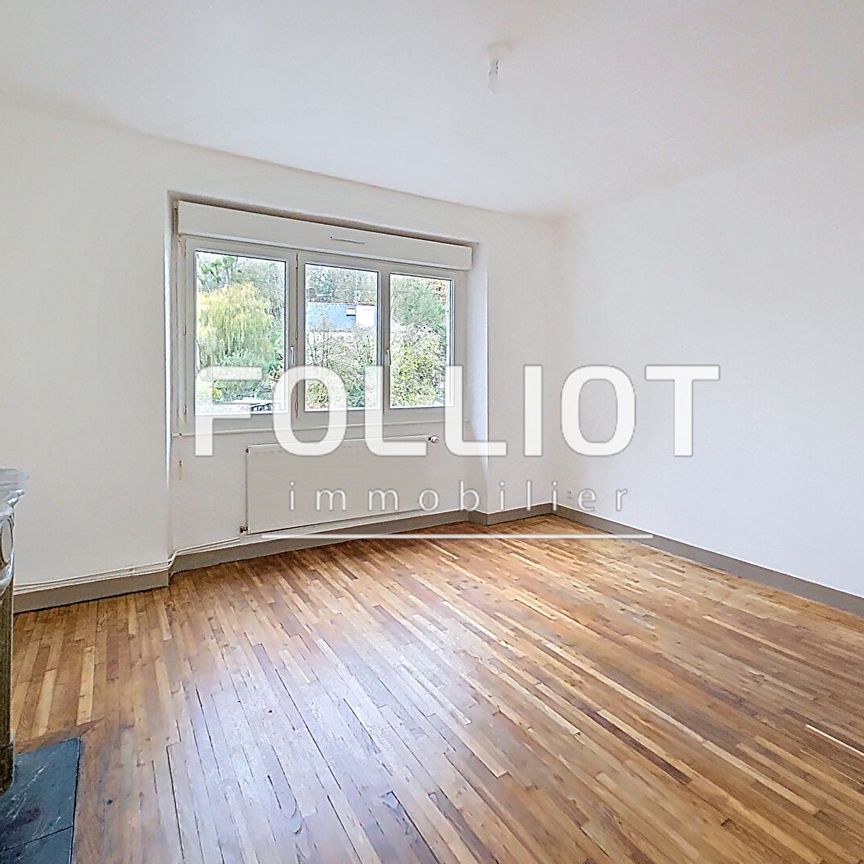 À louer : maison spacieuse avec garage, centre-ville et voie verte à pied - Photo 1