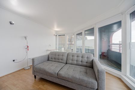 2 Bed Flat, Seacon Tower, E14 - Photo 3