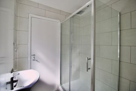 3 Bedroom - Photo 3