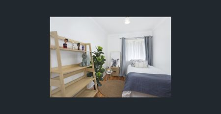 House centrally located - Photo 5