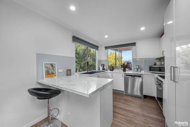 Contemporary Family Home in Central Brighton - Photo 1