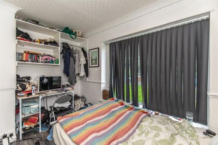 3 bedroom flat to rent - Photo 4