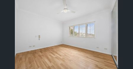 Coastal Convenience & Modern Comfort - Photo 3