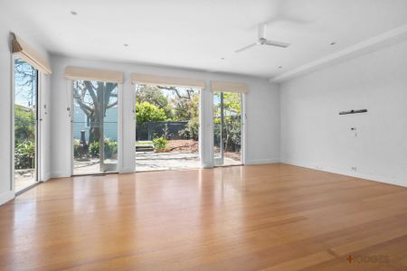 HOME BY THE BAY | QUAINT AND COSY - Photo 3