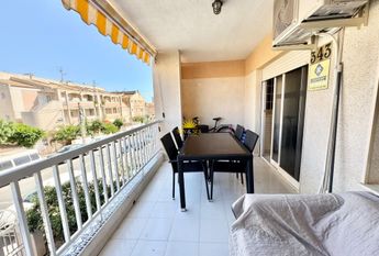 2-BEDROOM APARTMENT WITH TERRACE AND POOL, 400 METRES FROM THE BEACH IN TORREVIEJA