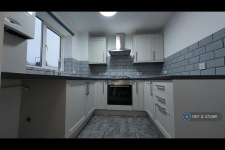 2 bedroom semi-detached house to rent - Photo 3