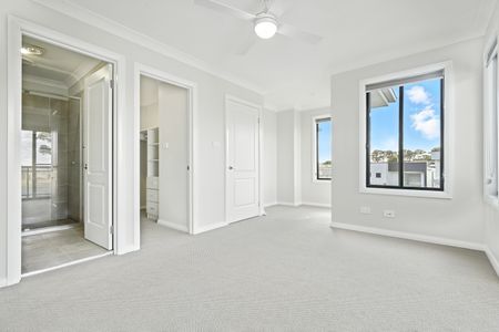 Contemporary Family Living with Exceptional Space & Versatility - Photo 3
