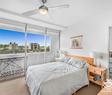 Resort Style 2-bedroom West End - Photo 5