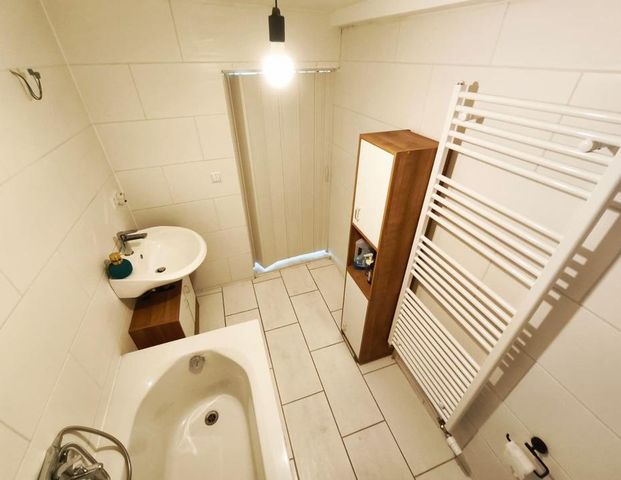 Schöne 2-Raum EG-Wohnung – voll möbliert –JOBCENTER !!! - Photo 1