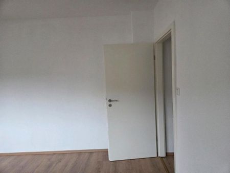 Komplett renovierte 3-ZKB+ Balkon + Kellerabteil - Photo 2