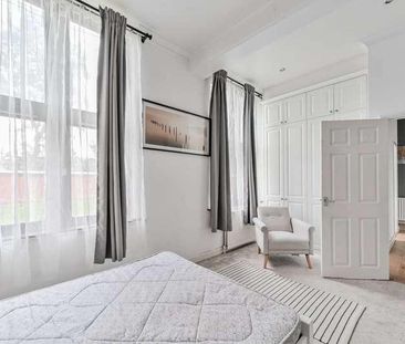 Hood Lodge, Aldersbrook, E11 - Photo 6