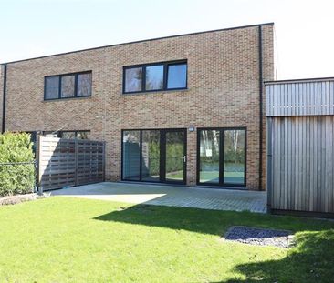 Mooie halfopen woning met tuintje - Photo 1