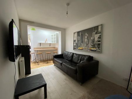 5 bedroom semi-detached house to rent - Photo 2