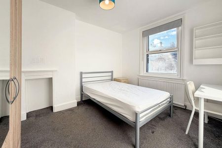 1 bedroom in a house share to rent - Photo 3