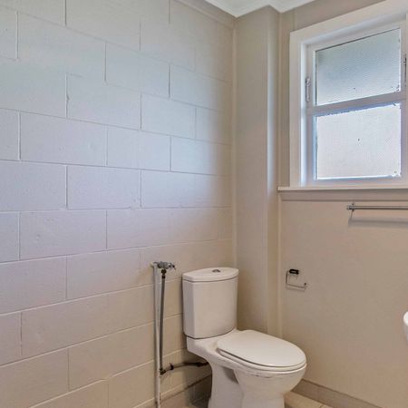 2 bedroom home in Otara! - Photo 4